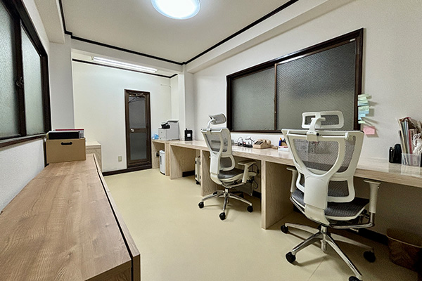 執務室はまだまだ改善するところがたくさんあります。