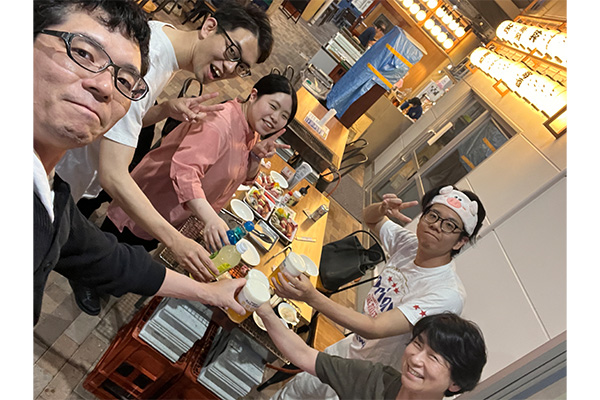 毎月ランチ会や夕食の食事会開催